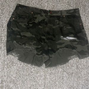 Frayed camo shorts size 15 juniors